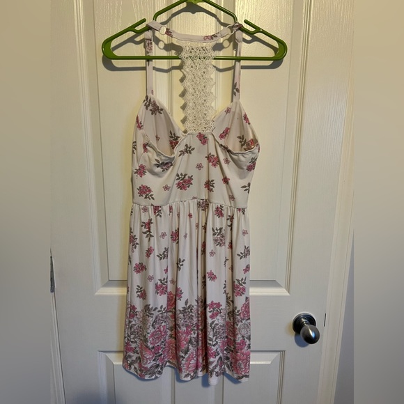 Ardene Summer Dress with Lace Detail Back - Small - Picture 3 of 3